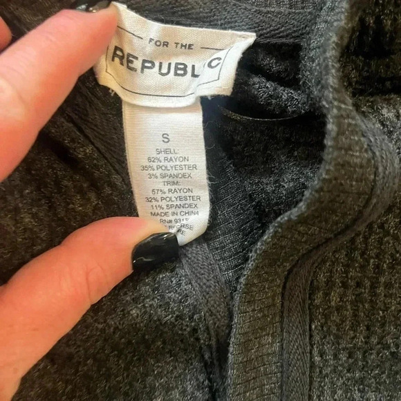 For the Republic small cardigan - Picture 2 of 2